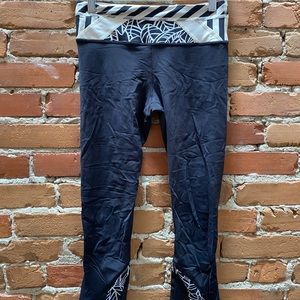 Lululemon Leaf/Stripe Print 3/4 Leggings